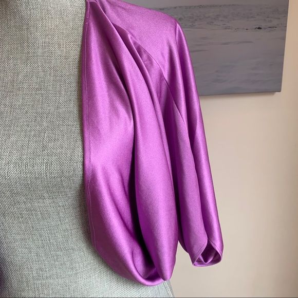 🌈 3/$20 Vintage satin shimmer purple shrug shawl - Picture 6 of 9